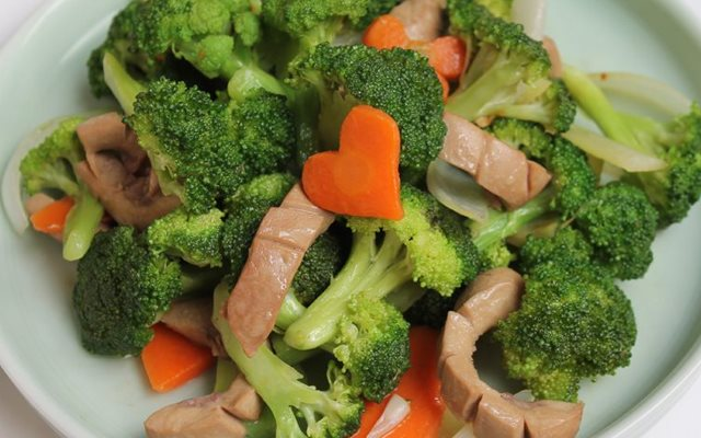 Cật bò xào bông cải xanh