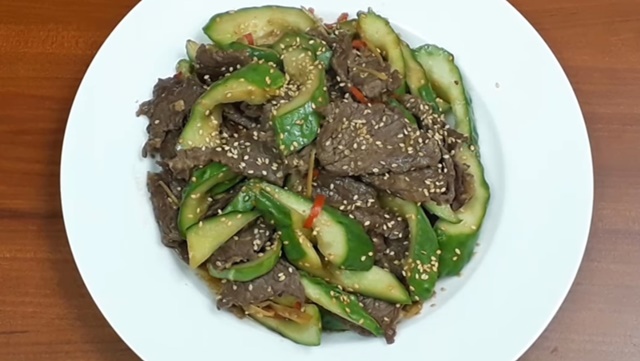 Gan bò xào dưa leo