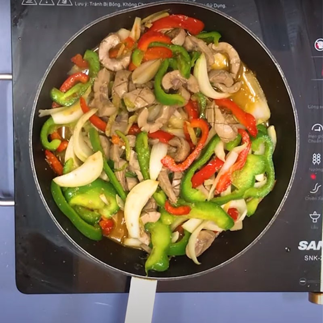 Cật bò xào ớt chuông